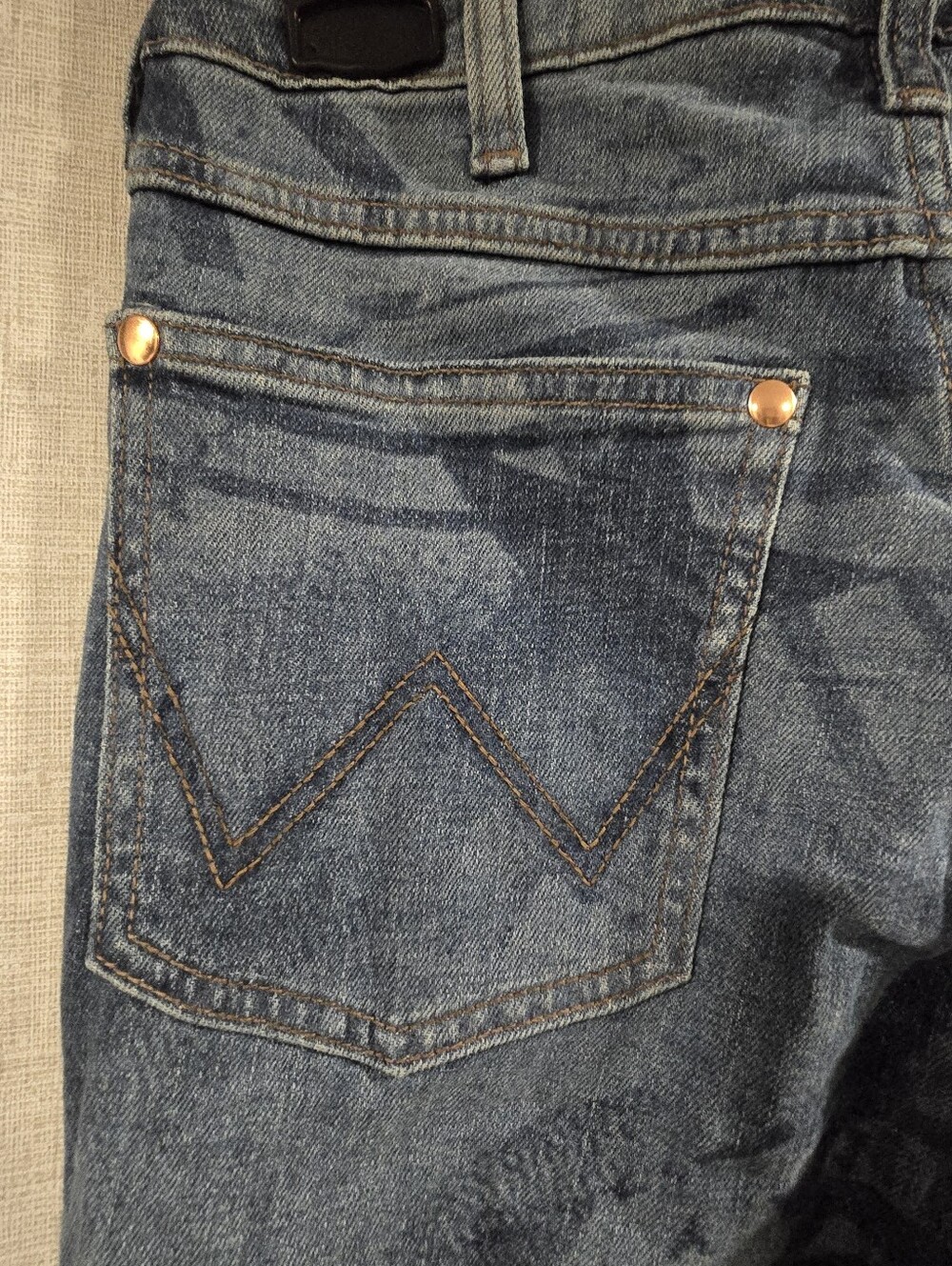 Wrangler x Lainey Wilson Bell Bottom Jeans Size 26x32 Western Graphic Flare-NWT - Picture 7 of 13